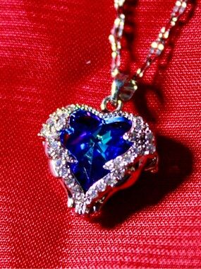 Heart-Shaped Blue Crystal Pendant Necklace - Women Jewelry
